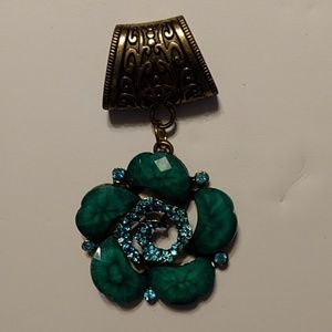 Beautiful green stone scarf slide